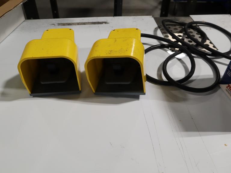 AutomationDirect Electric Foot Switch - APS1211-V0 (2)
