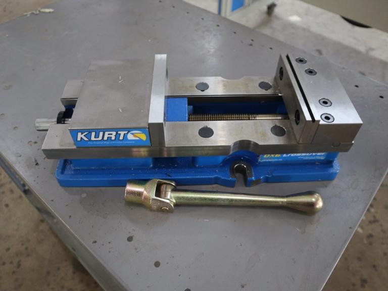 Kurt DX6 6" Machine Vise, Steel Jaws, Handle