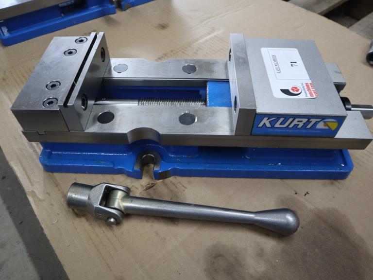 Kurt DX6 Crossover 6" Machine Vise, Steel Jaws, Handle