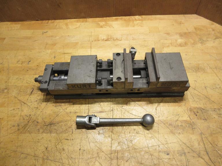 Kurt DL-400C 4" Double Lock Machine Vise W/ Handle