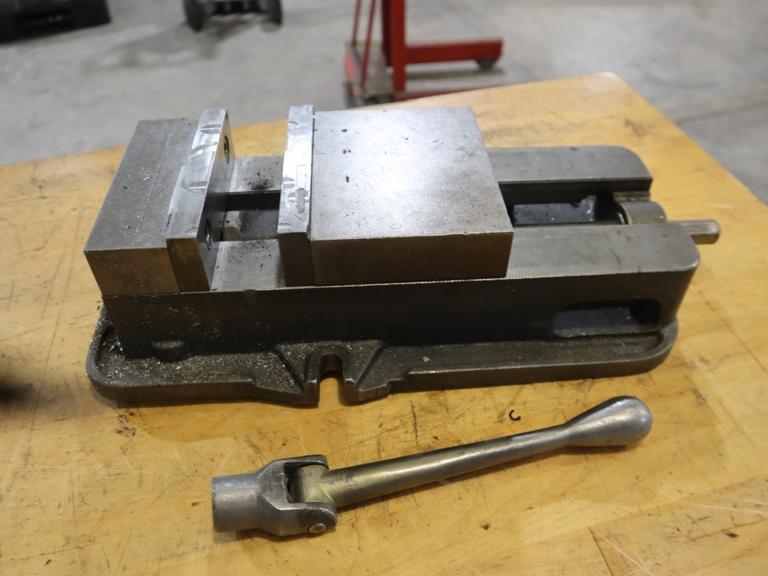 Kurt D675 6" Machine Vise With Hard Jaws and Handle