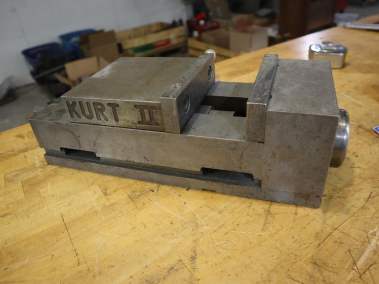 Kurt II 6" Machine Vise Horizontal/Vertical Mount with Steel Jaws and Speed Handle