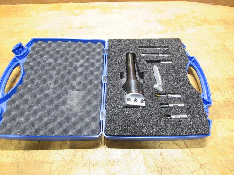 R8 Criterion Boring Head Set In Plastic Case