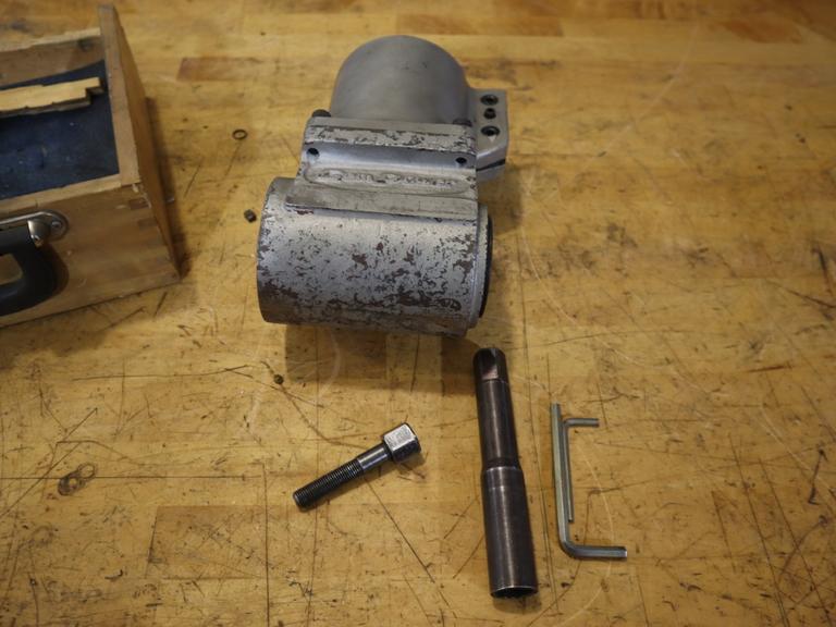 Gem Power Right Angle Milling Head for R8 Taper Vertical Mills