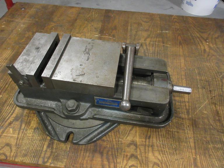 Kurt D-60 6" Machine Vise Mounted On Swivel Base w/ Handle & Steel Jaws