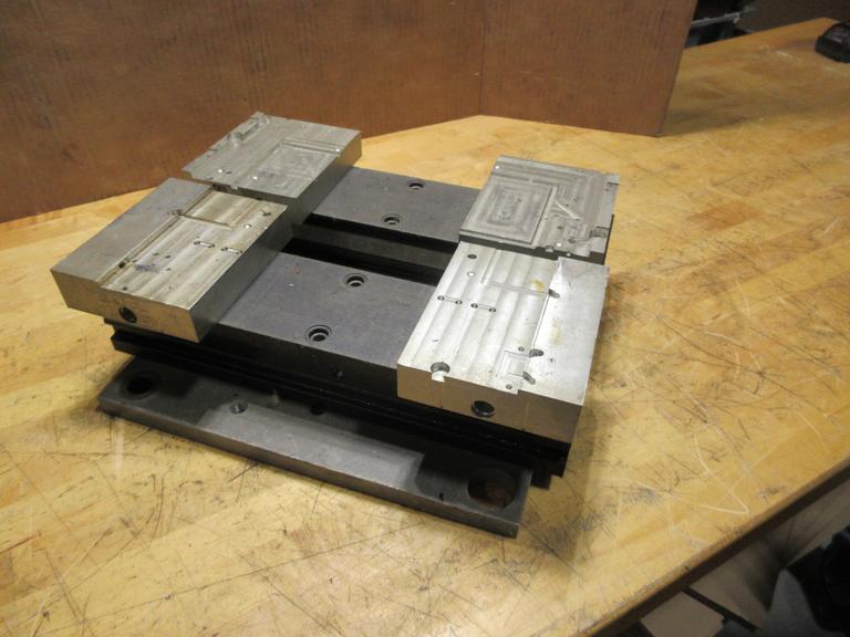 Chick Qwik-Lok Vises MBAS1040 (2) 2-Set Soft Jaws Missing Center Jaws - W/ Jergens Ball Lock Fixture Plate
