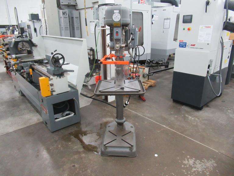 Walker Turner Drill Press, 15.5" x 18" Table, 70-400 RPM 