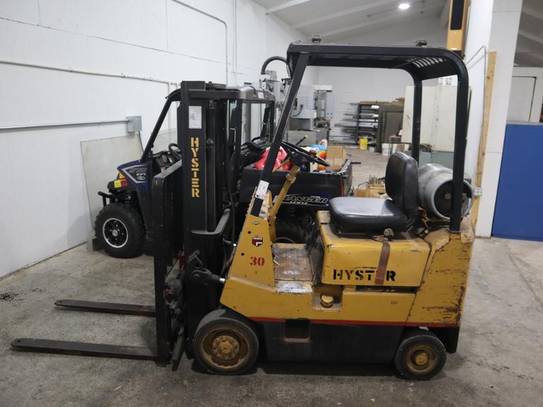 Hyster S30XL Forklift Truck, 3350 lb Capacity, Propane, Triple Mast, Side Shift, 42" Forks