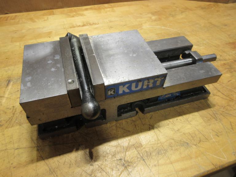 Kurt 3600V 6" Machine Vise w/ Handle & Steel Jaws