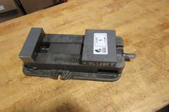 Kurt D675 6" Machine Vise