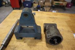 Bridgeport Right Angle Milling Head with Arbor Support and Arbor