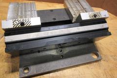 Chick Qwik-Lok Vises MBAS1040 (2) 2-Set Soft Jaws Missing Center Jaws - W/ Jergens Ball Lock Fixture Plate