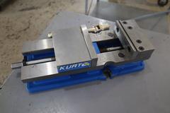 Kurt DX6 Crossover 6" Machine Vise, Steel Jaws, Handle