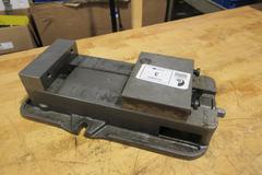 Kurt D675 6" Machine Vise