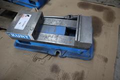 Kurt D-675 6" Machine Vise, Steel Jaws, Handle