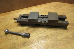 Kurt DL-400C 4" Double Lock Machine Vise W/ Handle