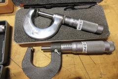 Mitutoyo 1"-2" Anvil Micrometer & Generic 0"-1" Micrometers (4) 