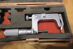 Mitutoyo 1"-2" Anvil Micrometer & Generic 0"-1" Micrometers (4) 