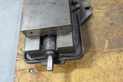 Enco 425-7261 6" Machine Vise On Swivel Base Plate & Steel Jaws