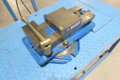 Kurt D675 6" Machine Vise with Swivel Base, Steel Jaws and Handle