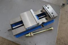 Kurt DX6 Crossover 6" Machine Vies, Steel Jaws, Handle