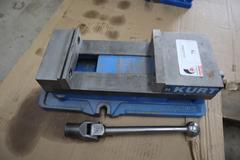 Kurt D-675 6" Machine Vise, Steel Jaws, Handle