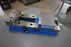 Kurt DX6 6" Machine Vise, Steel Jaws, Handle