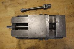 Kurt D675 6" Machine Vise With Hard Jaws and Handle