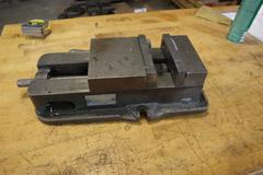Kurt D675 6" Machine Vise With Hard Jaws and Handle