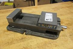 Kurt D675 6" Machine Vise