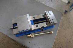 Kurt DX6 6" Machine Vise, Steel Jaws, Handle