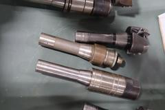 Assorted R8 Facemill & Arbors, Plus Bridgeport 90 Deg Right Angle Milling Head