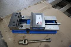 Kurt DX6 Crossover 6" Machine Vise, Steel Jaws Handle