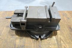Kurt D-60 6" Machine Vise Mounted On Swivel Base w/ Handle & Steel Jaws