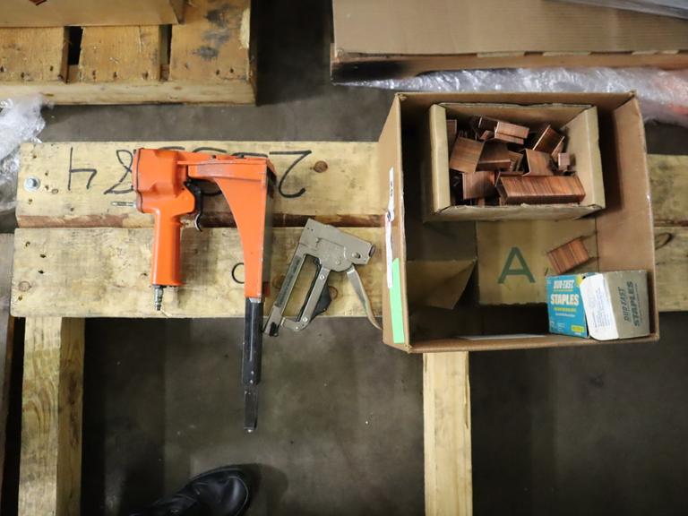 Clincher Pneumatic Staple Gun and Staples