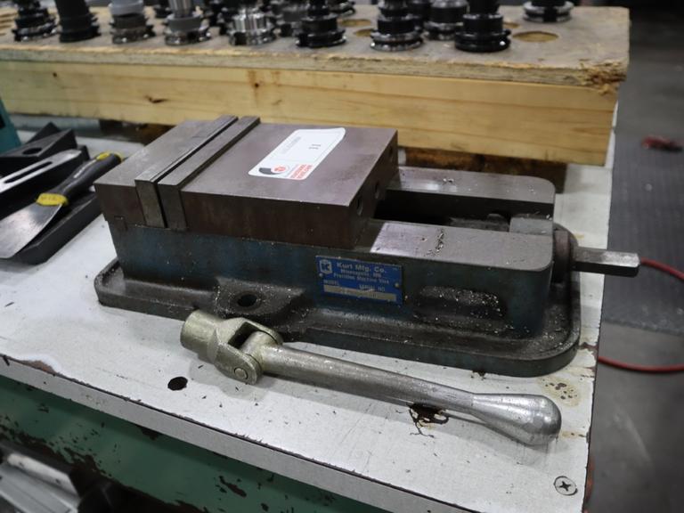 Kurt D-60 6" Machine Vise - Steel Jaws & Handle