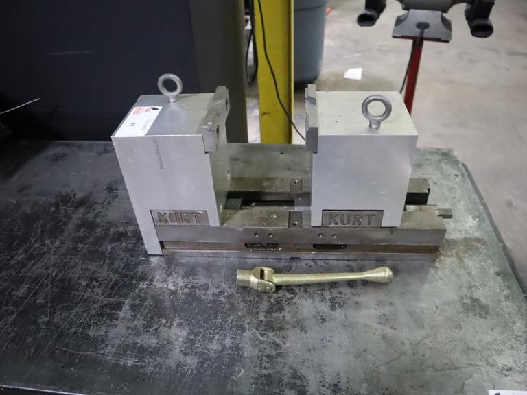 Kurt DL-600 6" Machine Vise; with Aluminum Jaw Risers, Steel Jaws, Handle