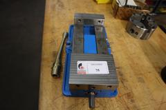 Kurt D-675 6" Machine Vise, Handle, - No Jaws