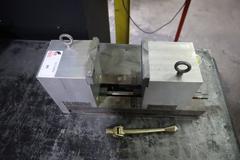 Kurt DL-600 6" Machine Vise; with Aluminum Jaw Risers, Steel Jaws, Handle