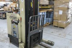 Crown 35RRTT Single Reach 2-Stage Electric Forklift with Side Shift
