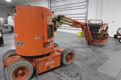 JLG E300AJ 30' Electric Articulating Boom Lift, 48V, 500 lb Capacity