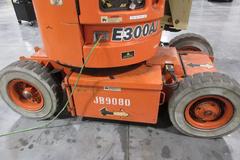 JLG E300AJ 30' Electric Articulating Boom Lift, 48V, 500 lb Capacity