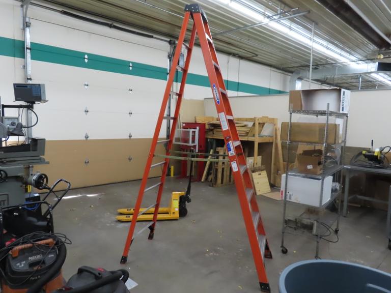Werner 10' Model NXT1A10 Fiberglass Ladder