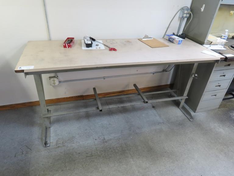 Work Bench w Metal Frame
