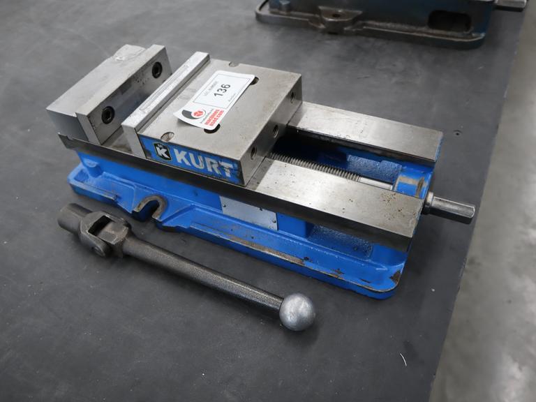 Kurt D-688 6" Machine Vise, Steel Jaws, Handle