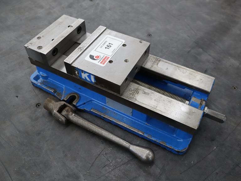 Kurt D-688 6" Machine Vise, Steel Jaws, Handle