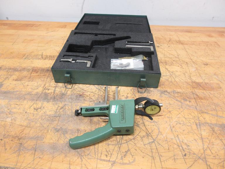 Federal 99P-20 Internal Groove/Diameter Gage 3.5" Reach 3" Range and .0005" Indicator, with Spare Arms and Metal Carry Case