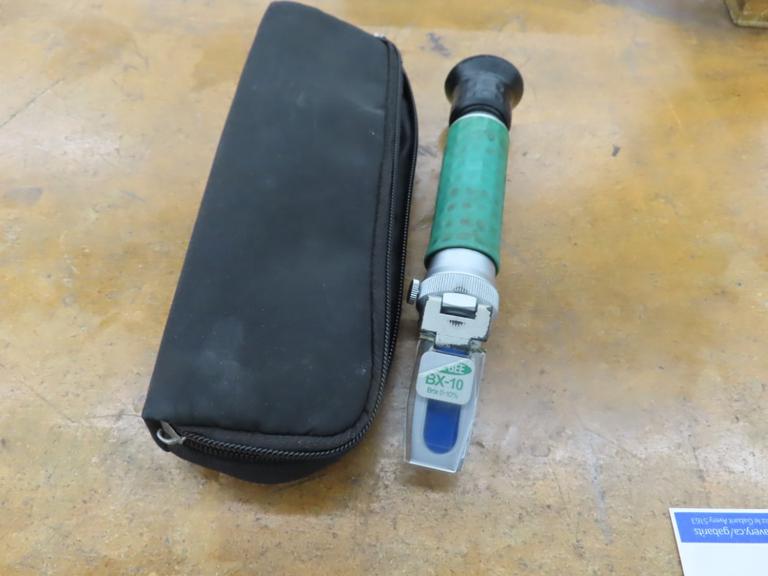 Vee Gee BX10 Refractometer 0-10% BRIX Scale w Case