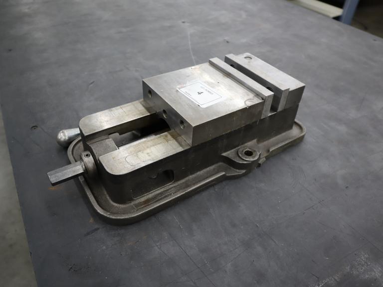 Kurt D-60 6" Machine Vise Steel Jaws, Handle