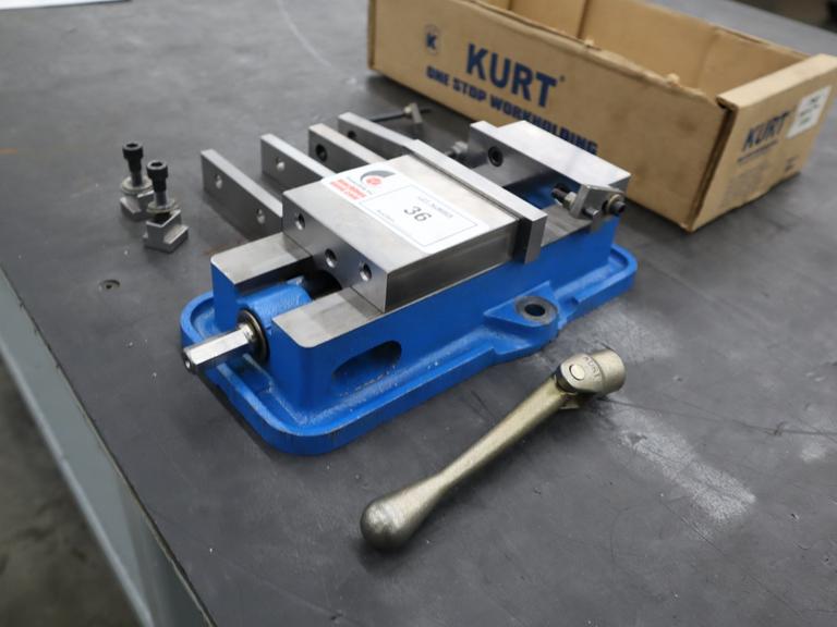 Kurt D-40 4" Machine Vise w Extra Steel Jaws, Handles, Adjustable Work Stops